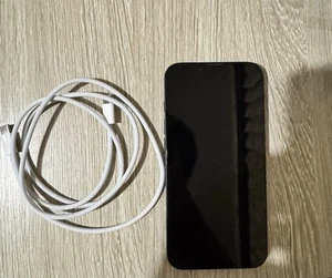 iphone 16e noir débloqué / 100% état batterie - Photo 1 sur 7