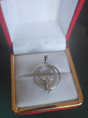 ORO BLANCO MACIZO 14KT 3- Piedras BLANCO Diamante Doble Círculo COLGANTE 1" NUEVO SIN ETIQUETAS  Foto 1 de 4