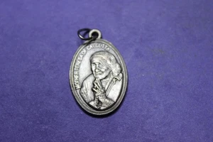 COLGANTE-MEDALLA-MADRE TERESA DE CALCUTA-RAY PARA EE. UU.-ITALIA - Imagen 1 de 2