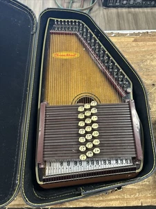 Chromaharp Autoharp in case - Picture 1 of 14