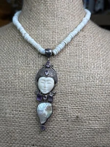 Collana Sajen scolpita ametista e argento sterling ornato e perle barocche - Foto 1 di 10