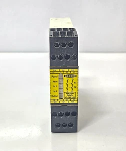 BANNER AT-FM-10K SAFETY RELAY MACHINE 60698 0704H14 - Picture 1 of 8