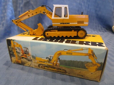 Conrad # 2825, Liebherr Hydraulikbagger R922, 1/50 scale, Die-cast, West Germany - Image 1 of 4