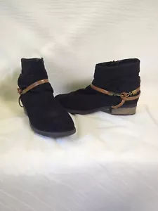 Botas de Gamuza Selena Gomez Dream Out Fuertes Negras Ligeramente Desgastadas con Cremallera Look Occidental - Imagen 1 de 23