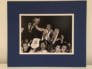 RARE Ron Harris Chelsea Signed Photo Display + COA AUTOGRAPH 1971 ECWC - Picture 1 of 2