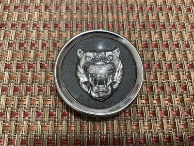 Vintage Jaguar Wheel Center Cap Emblem Silver Black (ON-25-425) - Image 1 of 4