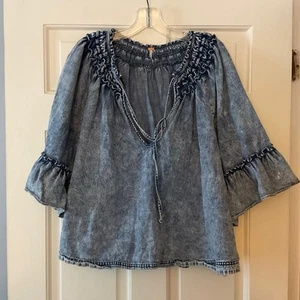 Free People Ainsley Denim Swing Top Blue Bell Sleeve Sz L Boho Festival Peasant - Picture 1 of 12