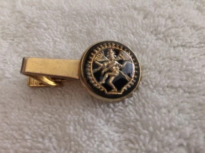 LARGER ASIAN BLACK & GOLD TONE TIE TACK / PIN / BUTTON - PRE-OWNED - Imagem 1 de 3