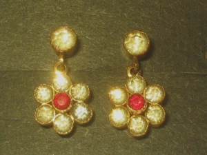 Vintage 14K Yellow Gold Flower Cluster Screw back Dangle Earrings - Mid-century - Picture 1 of 2