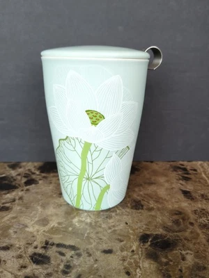 Taza de cerámica Tea Forte flor de loto con tapa e infusor de metal Foto 1 de 4