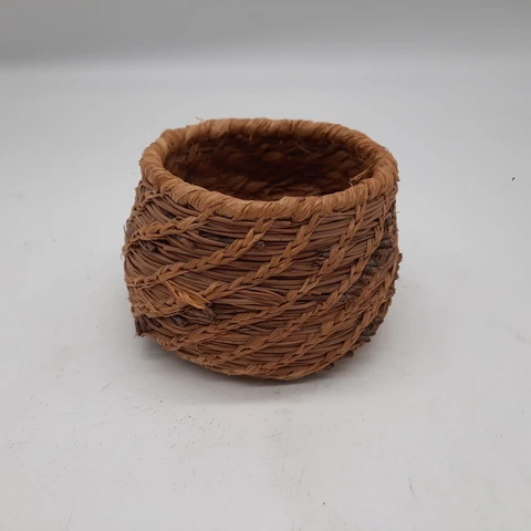 Pine needle basket vintage handmade woven small round Cover