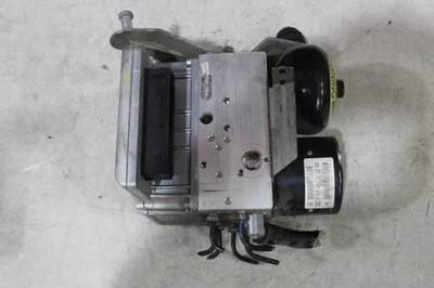 2003-2006 MERCEDES BENZ E500 ANTILOCK BRAKE SYSTEM #093320-45B - Image 1 of 2