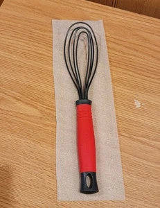 LE CREUSET Silicone Kitchen Tools 12” Flat  Whisk Red Black - Picture 1 of 5