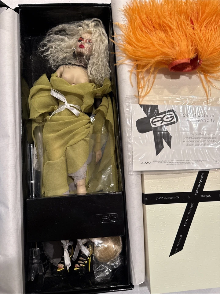 Boneca vestida 16" AvantGuards HotTrot Integrity Toys Jason Wu certificado de autenticidade - Imagem 1 de 4