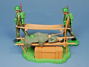Britains 'Swoppet' Infantry in Action: Stretcher Party Set #4336 - Picture 1 of 3