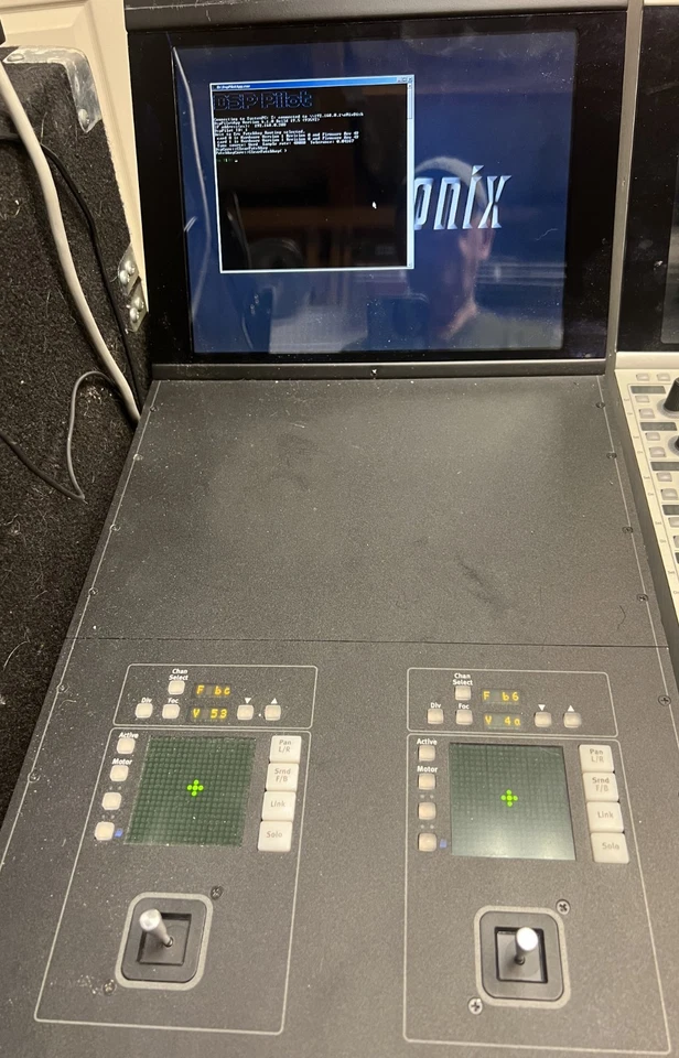 Sistema Avid/Euphonix5: módulo de doble panorámica con monitor Foto 1 de 1