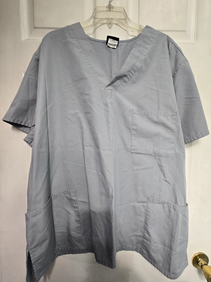 Blusa Médica Cherokee UNISEX Talla 2XL-Gris Cuello en V-pecho 30"/L 30" Foto 1 de 4