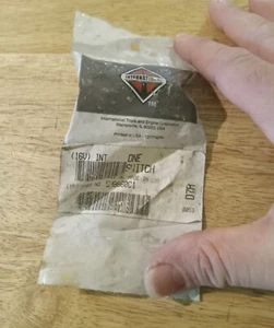 ONE GENUINE INTERNATIONAL SWITCH 598860C1 - Picture 1 of 2