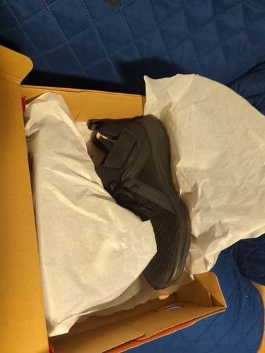 Scarpe da corsa nere da uomo nuove taglia 8 Puma Enzo 2 scarpe da ginnastica 19324901