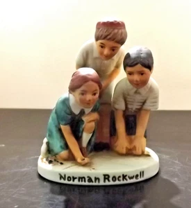 Vintage Norman Rockwell Figur Jungen spielen mit Murmeln - Bild 1 von 8