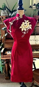 Stunning Vintage 1950s Japanese Red Velvet Cream And Gold floral Accent Dress M - Picture 1 of 16