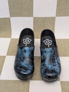 Sanita UK 8 Piper Swirl ombre blau Lackleder Slipper Clogs geschlossene Pantoletten - Bild 1 von 13