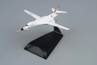 Dragon Models 1/400 B-1A Lancer Airplane #74-0159 USAF Low-Speed Configuration - Image 1 of 2