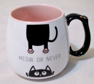 Taza de café Ten Strawberry Street Cat "Meow or Never" negra blanca rosa gatito de colección Foto 1 de 4