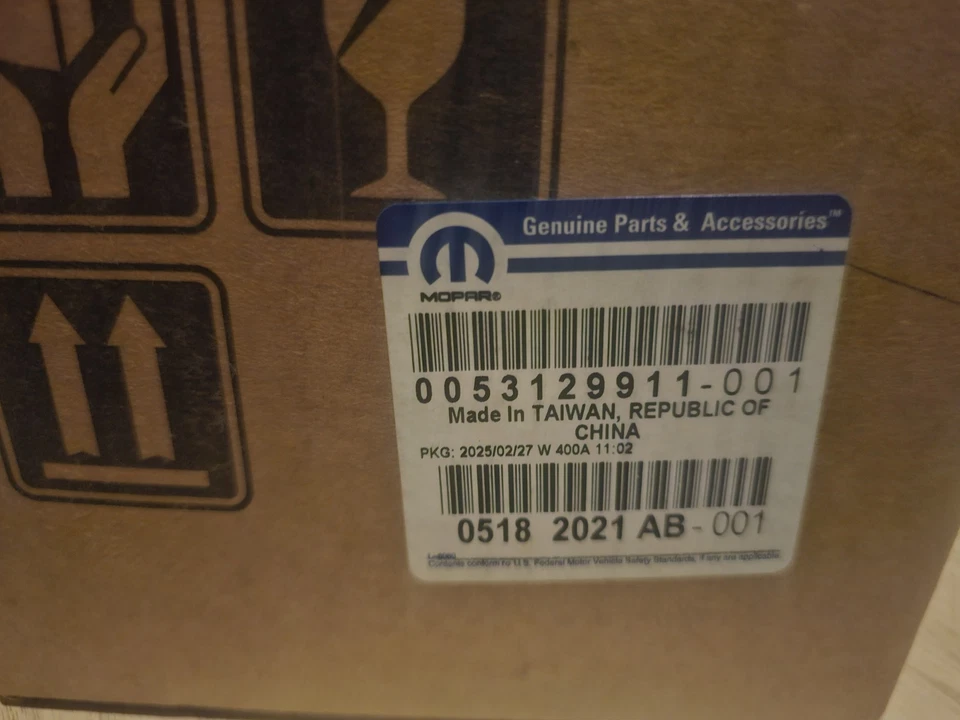 Faro antiniebla delantero genuino Mopar 5182021AB Foto 1 de 1