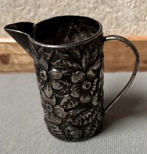 KLEINES SAHNEKÄNNCHEN STERLINGSILBER ANTIK FLORAL REPOUSSE - Bild 1 von 11