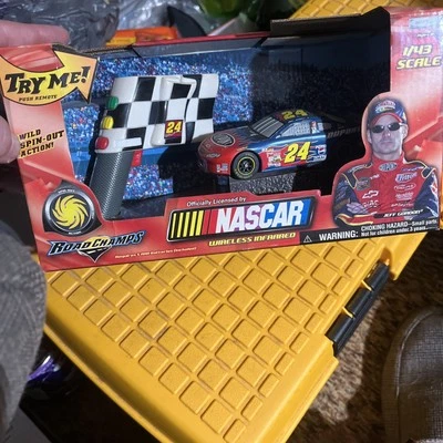 Jeff Gordon Wireless Infrared 1/43 Scale Remote Control Car 2003 Jakks Pacific  - Image 1 of 4