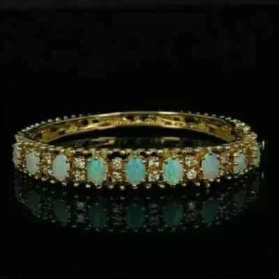 Brazalete brazalete para mujer de ópalo de fuego de corte ovalado de 6 quilates enchapado en oro amarillo de 14 quilates Foto 1 de 4