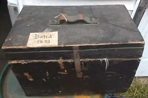 Cofre/caja de almacenamiento de madera vintage hecha a mano 1853 - Imagen 1 de 14