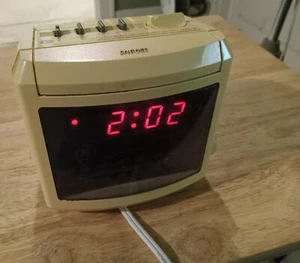 Vintage GE Model No. 7-4606WHB Alarm Clock Radio Works - Picture 1 of 7