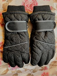 3M: PAIR OF BLACK POLYESTER PADDED KIDS' GLOVES - AGE 7 - 10 - PRE-LOVED - Picture 1 of 2