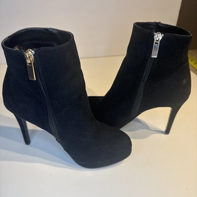 Anne Michelle Mujeres Talla 5.5 Negro Y Dorado Gamuza Tacones Zapatos Botas Informales Foto 1 de 4