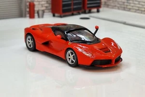 Ferrari F12 Ferrari LaFerrari 2013 - rot Maßstab 1:43 Modell im Gehäuse von IXO - Bild 1 von 6