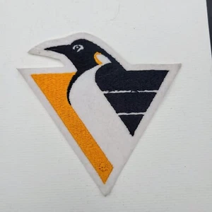 1992-2001 ERA PITTSBURGH PENGUINS NHL HOCKEY VINTAGE 4.75" JERSEY SLEEVE PATCH - Picture 1 of 3