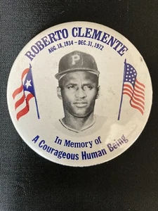 1972 Roberto Clemente 4" Pin Back Button "In Memory Of A Courageous Human Being" - Picture 1 of 2
