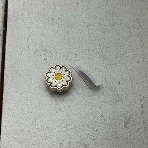 Crocs Gold Elevated Daisy Shoe Charm NEW - Picture 1 of 3