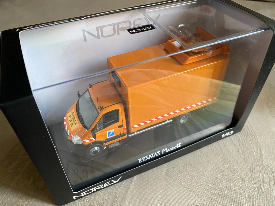 NOREV RENAULT MASCOTT 1/43e DDE marquage routier 2004 - Photo 1/4