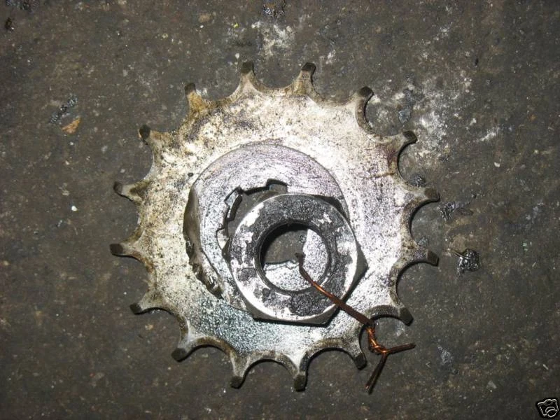 Piñón delantero 78 YAMAHA DT400 DT 400 Foto 1 de 1