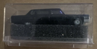 Revell Praline - 1970 Cadillac Limo #82801 - Image 1 of 4