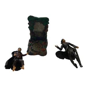 Lord of the Rings, two figures plus Ringwraith Reveal Base incomplete  - Picture 1 of 7