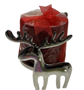 Soporte de pilar de metal con vela roja brillante de Kohls - Imagen 1 de 4