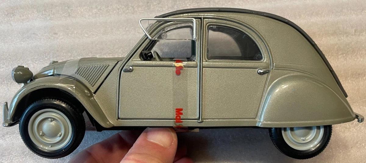 Maisto Citroën 2CV 特別版 1:18 Maisto Citroën 2CV 特別版 1:18 Diecast model cars Citroen 2CV 1/18