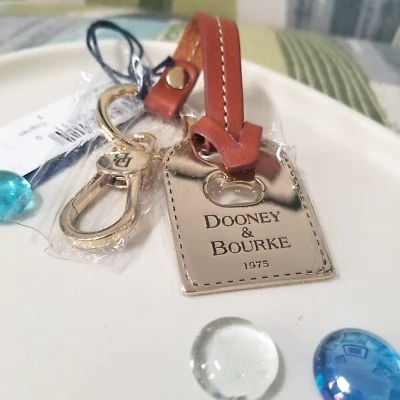 Llavero Dooney & Bourke Etiqueta Equipaje Tono Dorado Cuero Borde Recortado Pato Foto 1 de 4