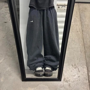 Vintage Y2K/2000s Baggy Faded Black Nike Swoosh Essential Sweatpants! Fits L - Picture 1 of 6