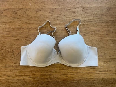 Sujetador Victoria's Secret Silver Pearl 40C Dream Angels cobertura clásica Demi VS Foto 1 de 2