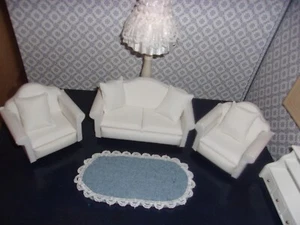 READ:  1:12 SCALE DOLLHOUSE MINIATURE Handmade OVAL Terry Cloth H. BLUE Area Rug - Picture 1 of 2